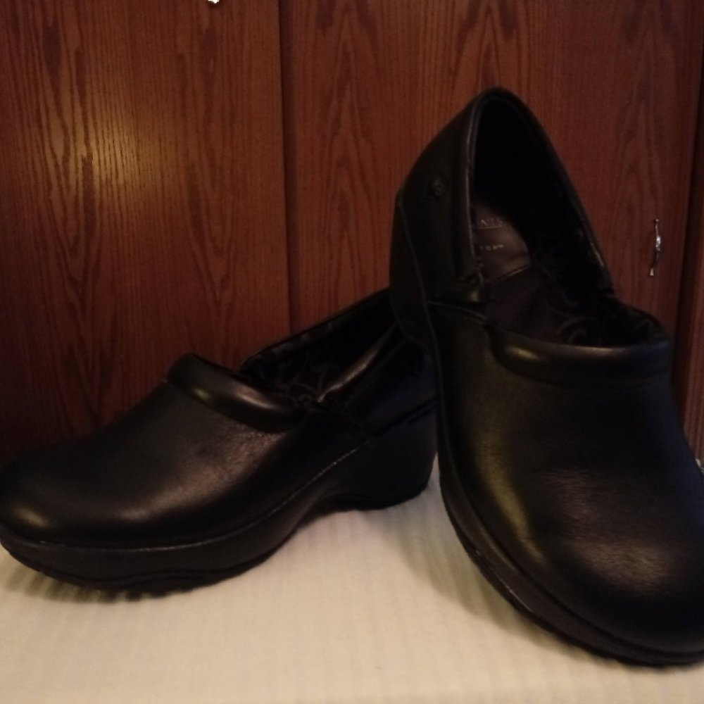 Womens Nurse Shoes